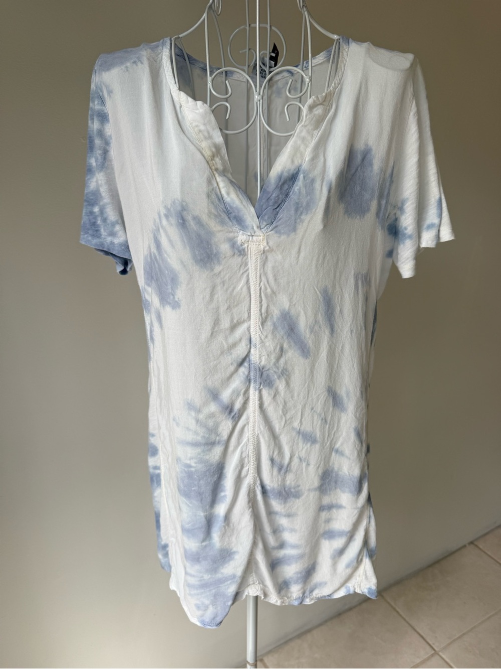 XCVI White Blue Tie Dye Ruched V Neck Tunic Top Rayon Boho Shirt Small